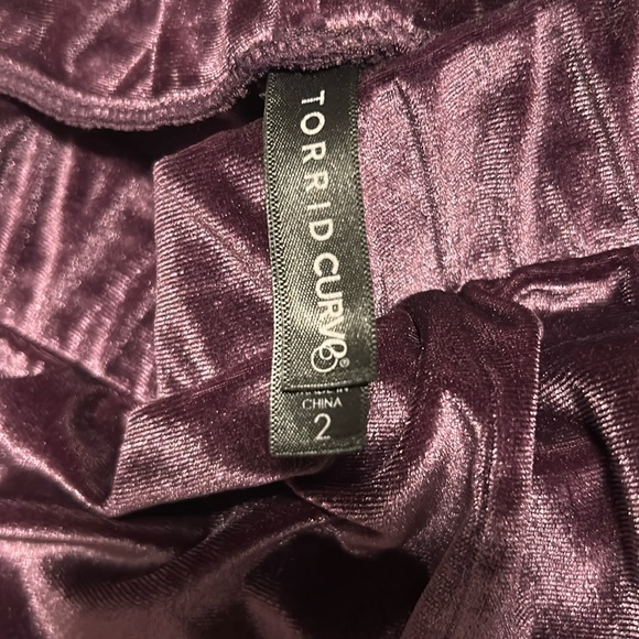 🥀Torrid Curve Plus Size BlackBerry Velour High Rise Cozy Shorts in Sz 2Xl - Picture 5 of 7